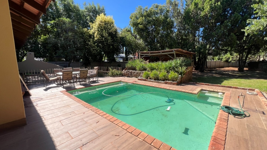 4 Bedroom Property for Sale in Langenhovenpark Free State